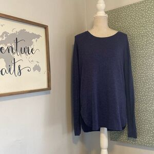 Athleta Blue Long Sleeve Lightweight Athletic Top with Thumbholes Size Medium